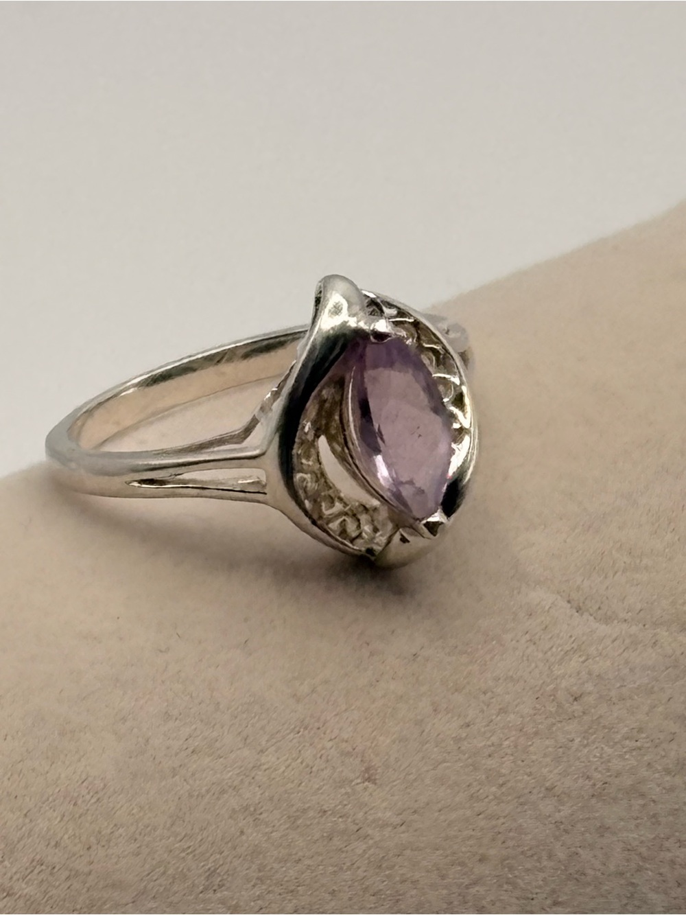 Avon 925 Sterling Silver Marquise Amethyst CZ Ring Size 9 Purple